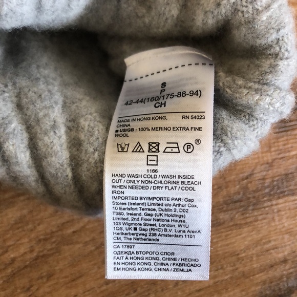 Banana Republic Wool Gray Sweater - Picture 4 of 7